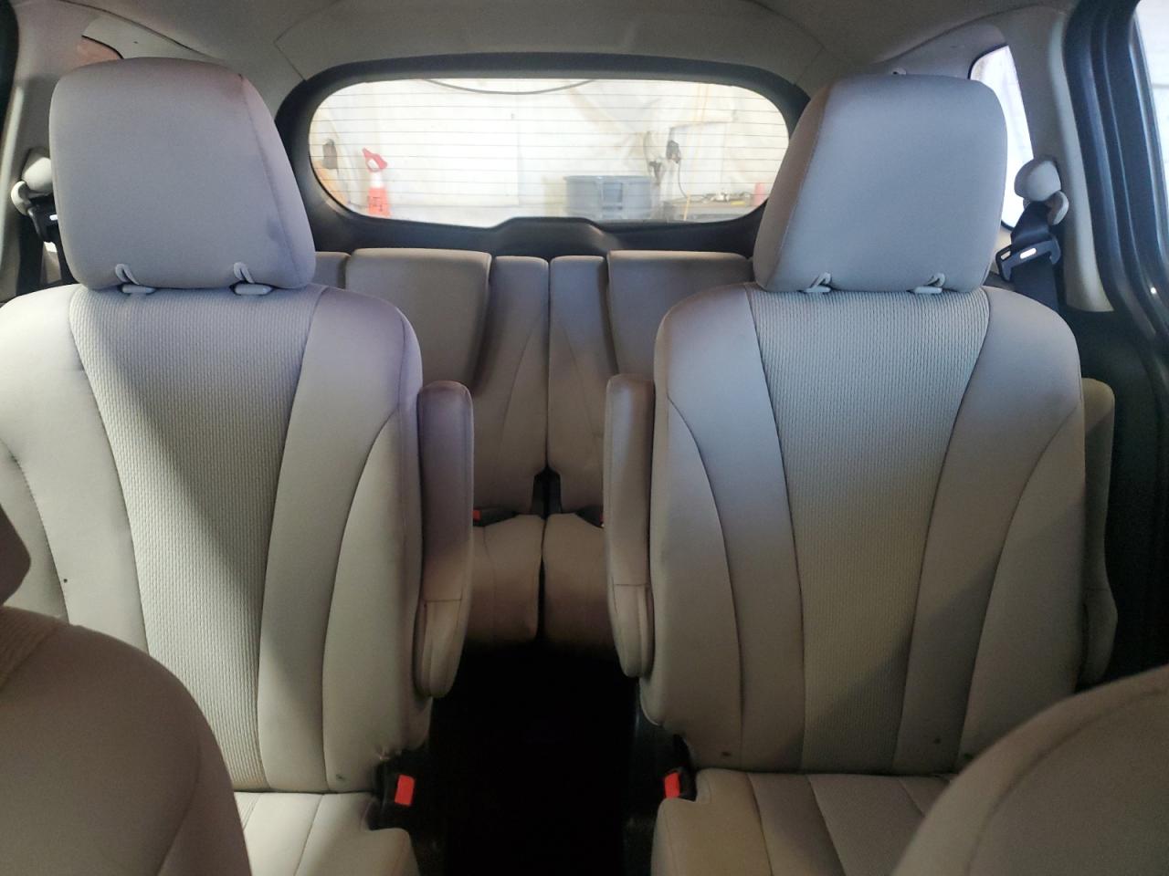 2013 Mazda 5 - Image 10