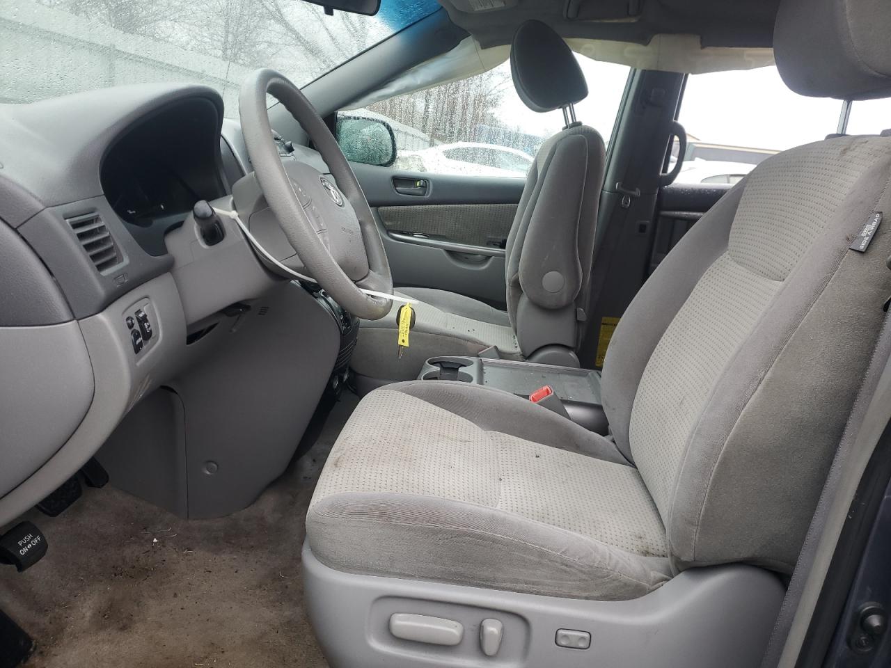 2009 Toyota Sienna - Image 7