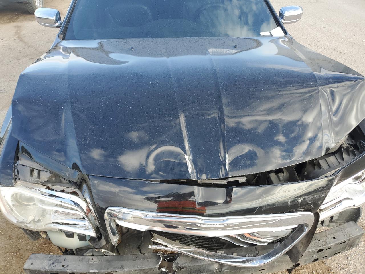 2013 Chrysler 300 - Image 13