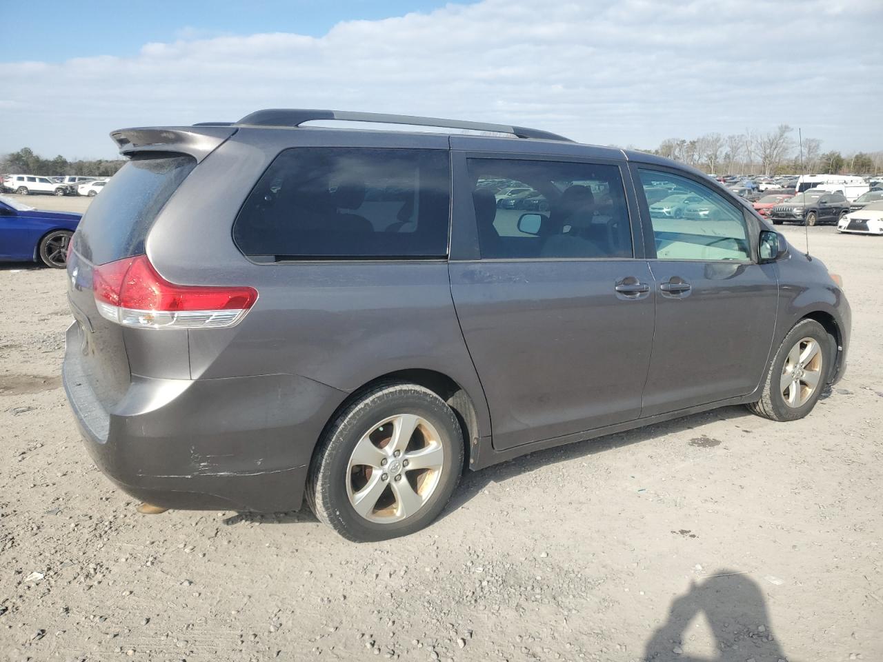 2013 Toyota Sienna - Image 3