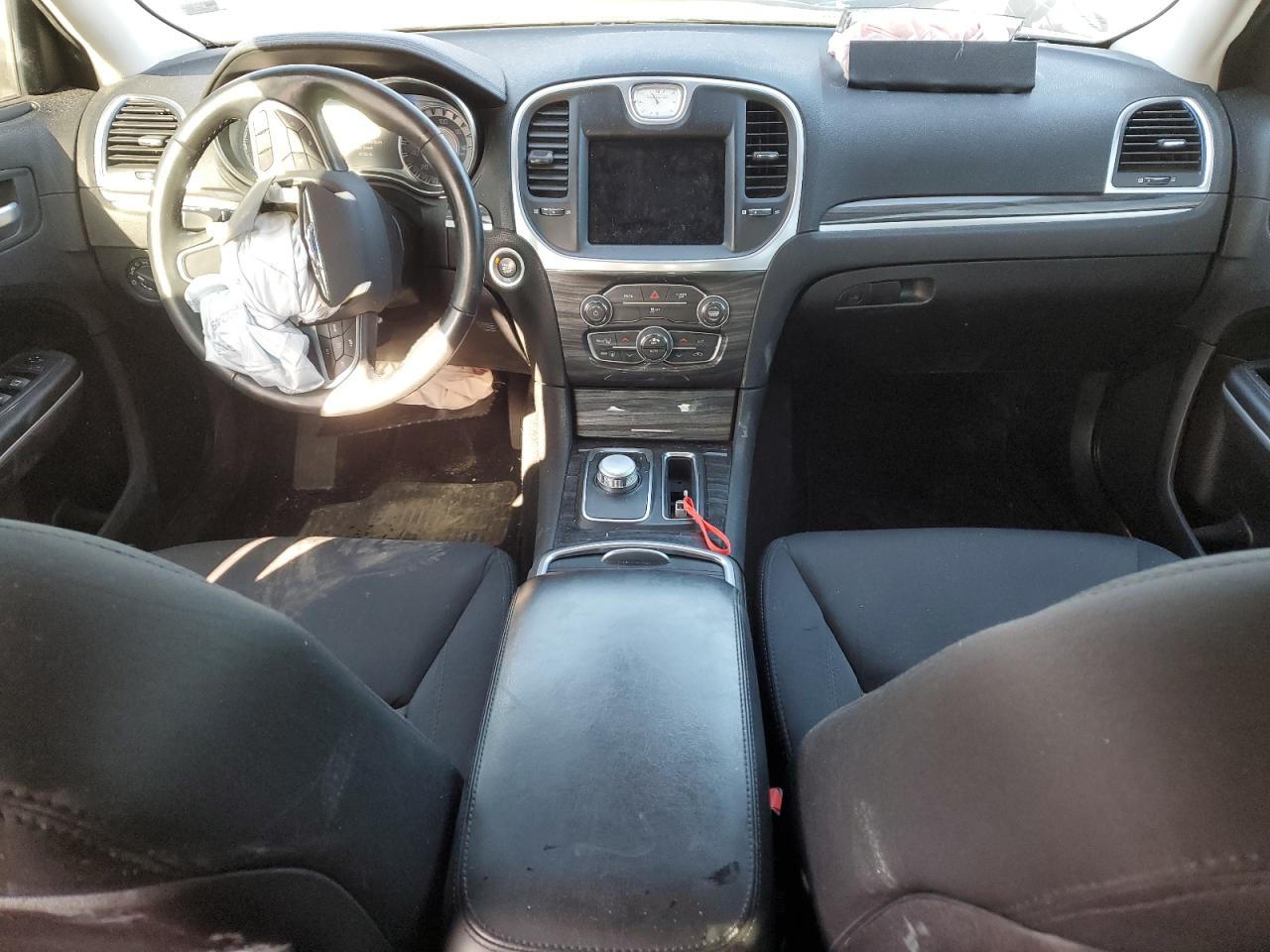 2019 Chrysler 300 - Image 8