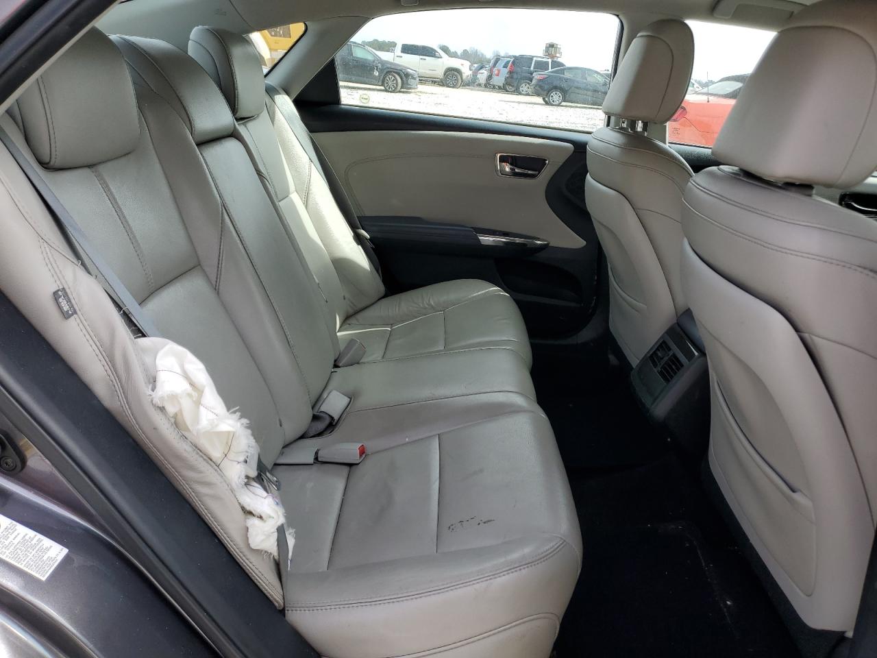 2014 Toyota Avalon - Image 10