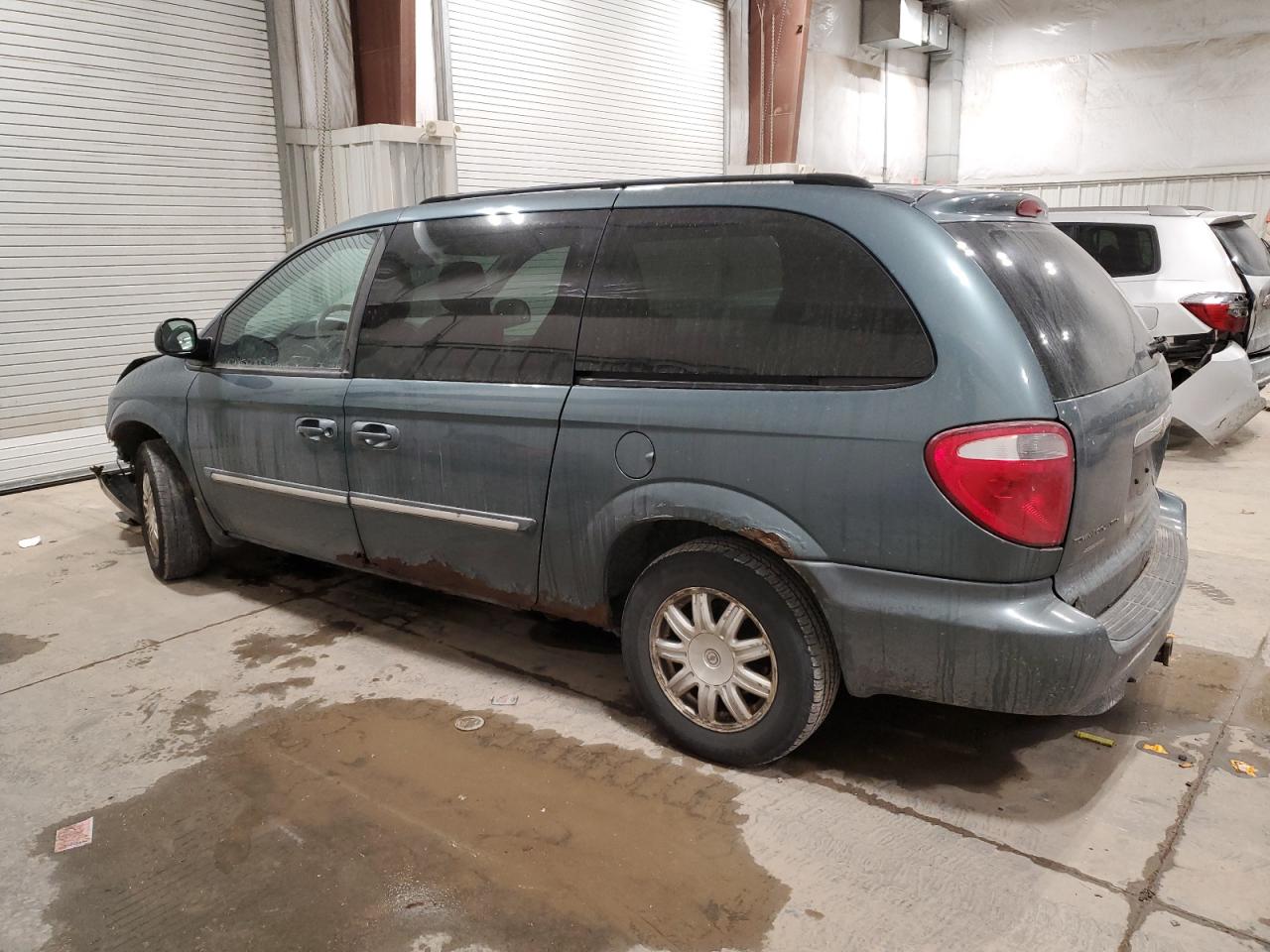 2007 Chrysler Town & Country - Image 2