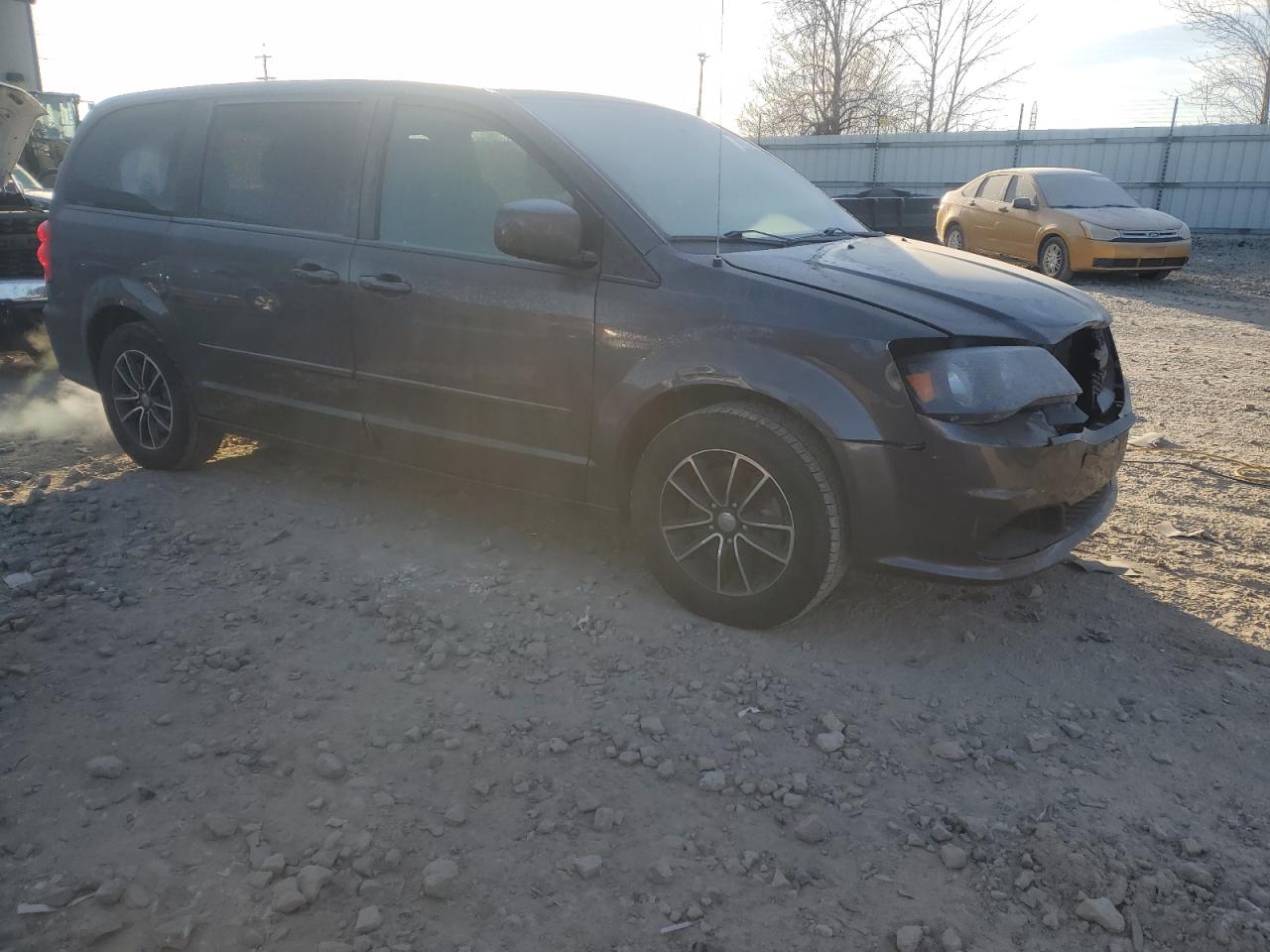 2017 Dodge Caravan - Image 4