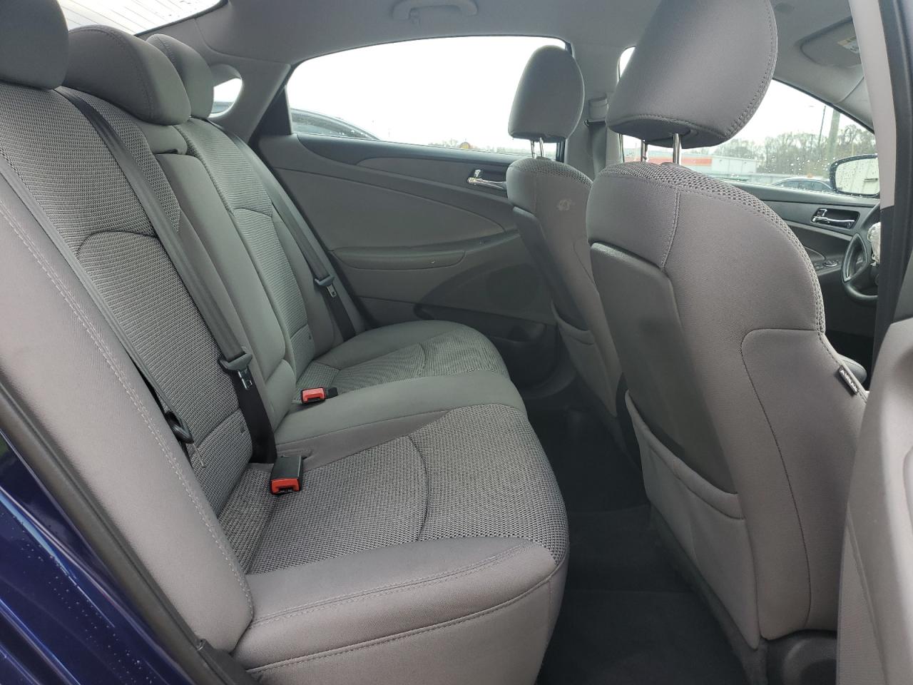 2011 Hyundai Sonata - Image 10
