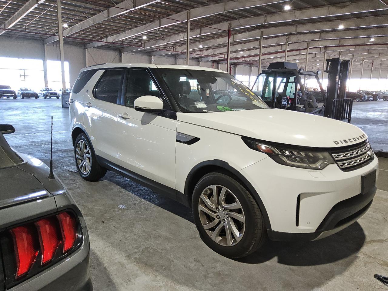 2018 Land Rover Discovery - Image 4
