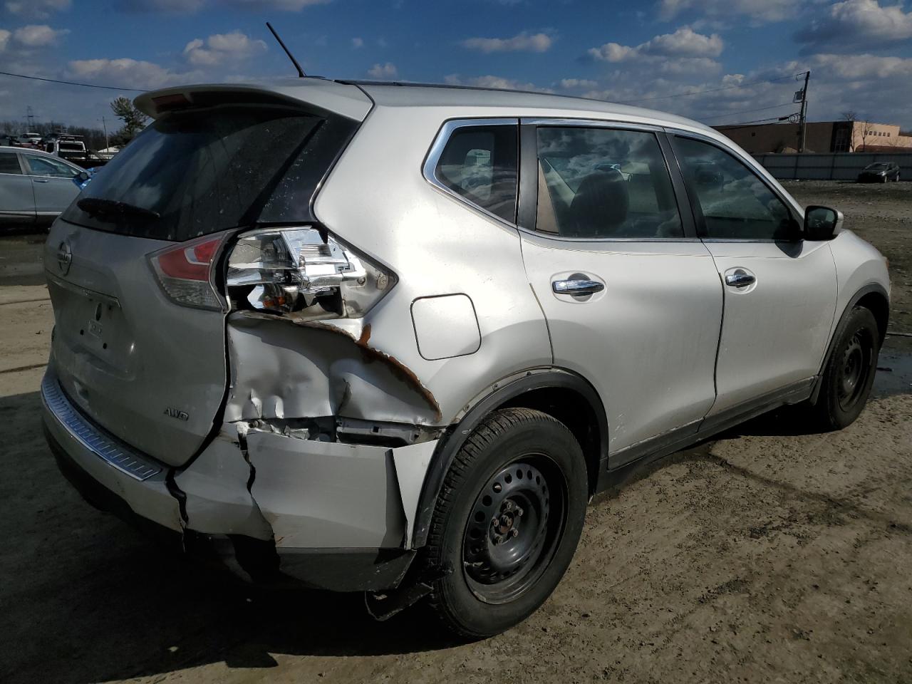 2015 Nissan Rogue - Image 3