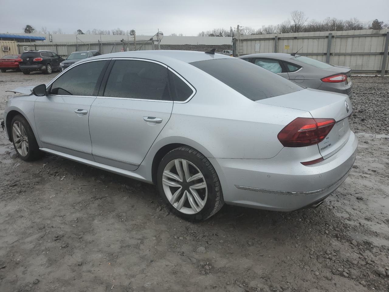 2017 Volkswagen Passat - Image 2