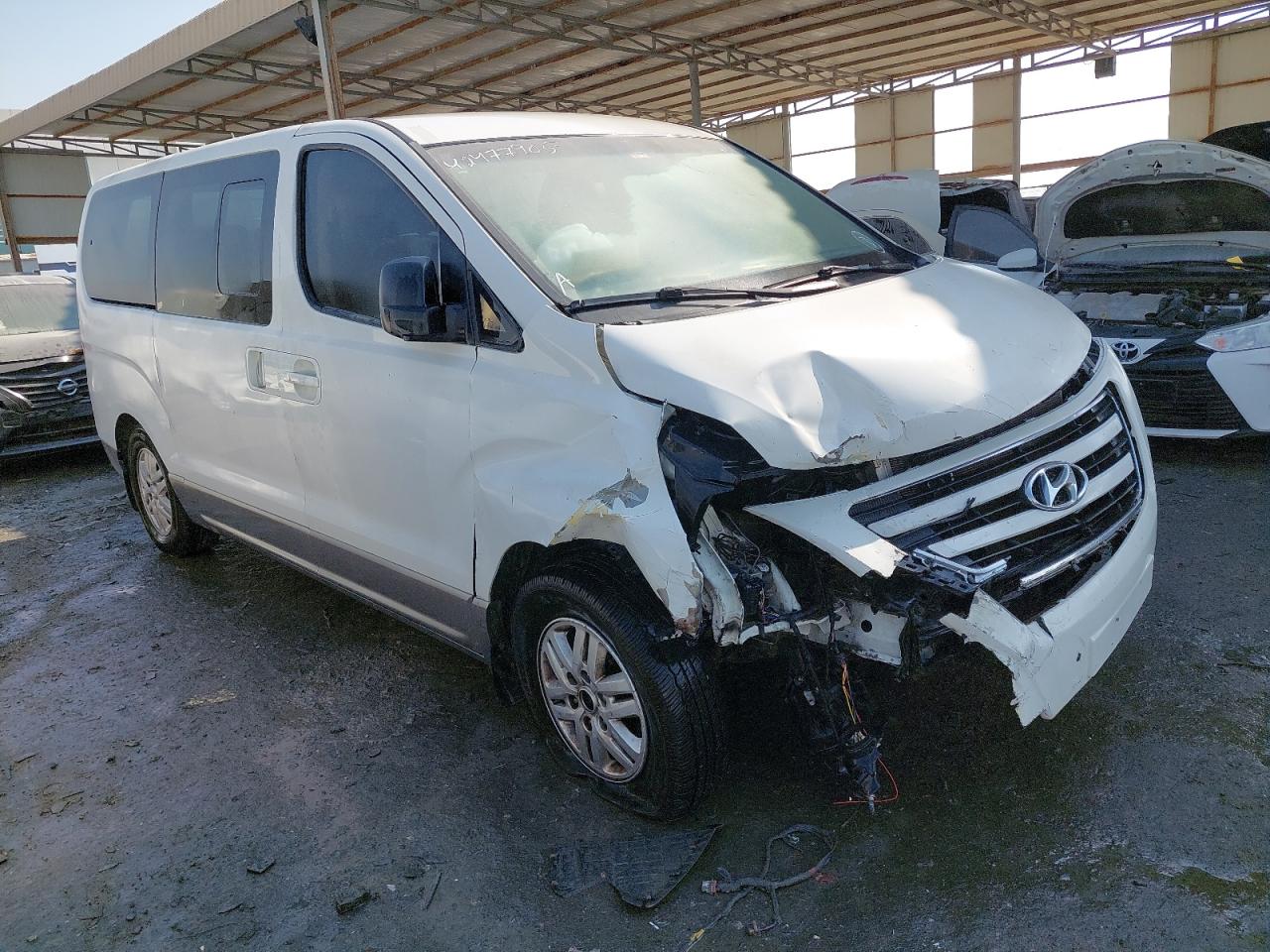 KMJWA37R5GU774027 - 2016 Hyundai H1 - #42477905