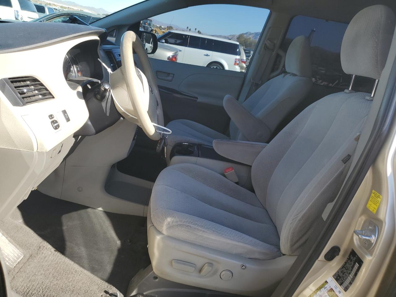 2011 Toyota Sienna - Image 7