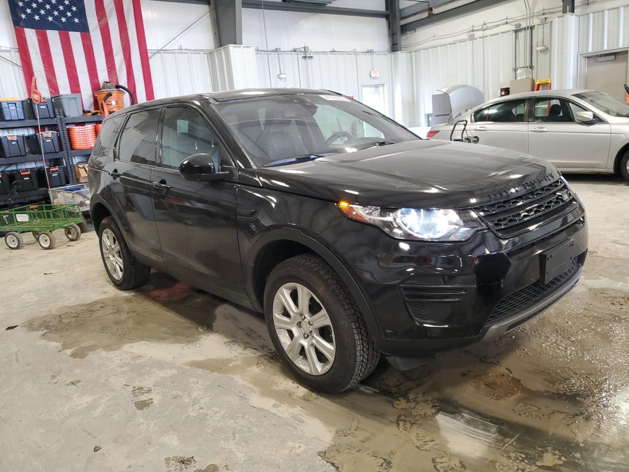 2017 Land Rover Discovery - Image 4