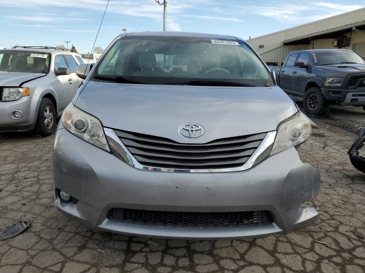 2012 Toyota Sienna - Image 5