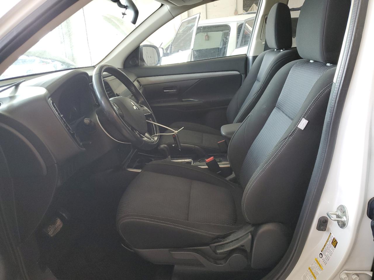 2018 Mitsubishi Outlander - Image 7