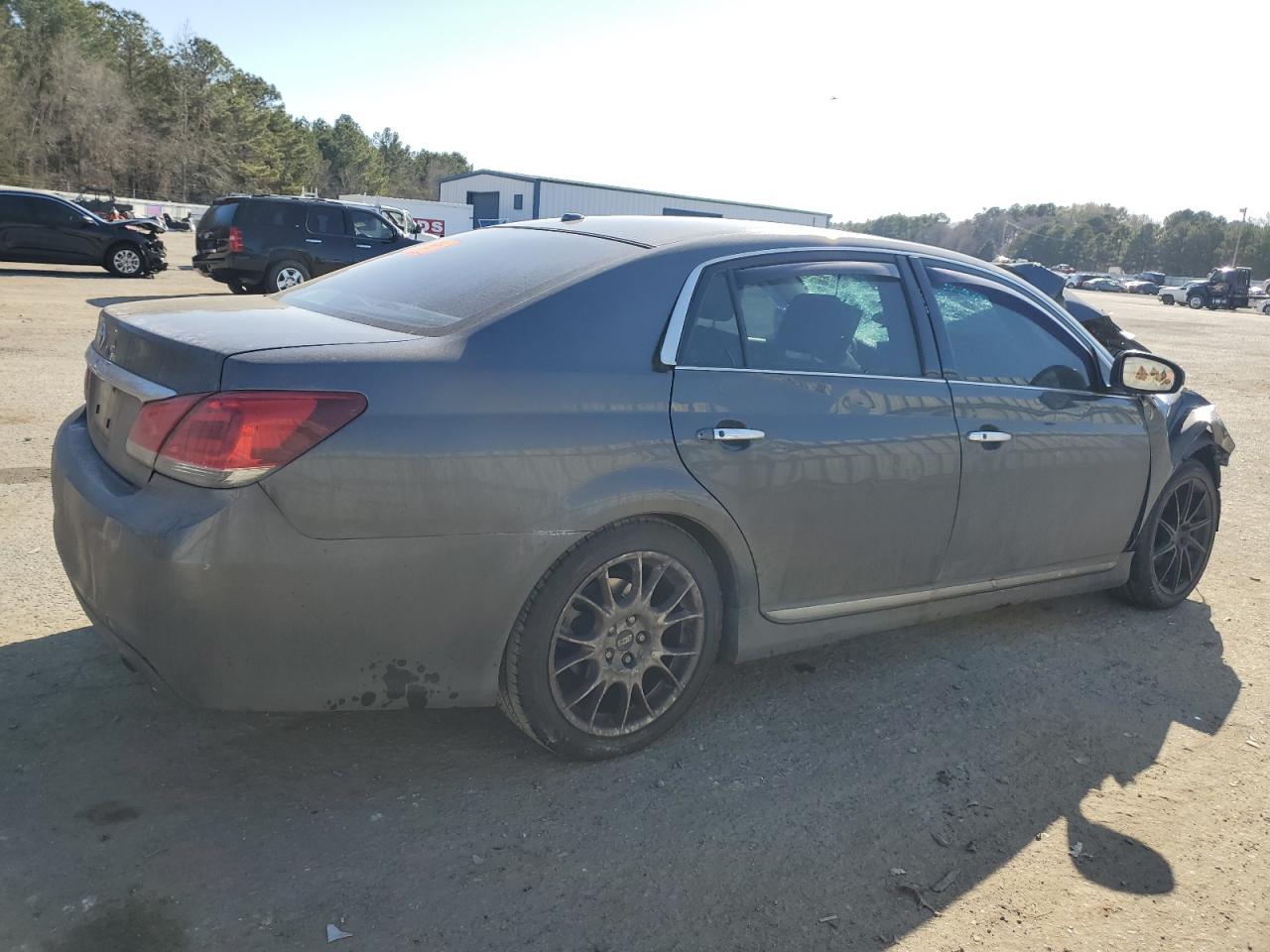 2011 Toyota Avalon - Image 3