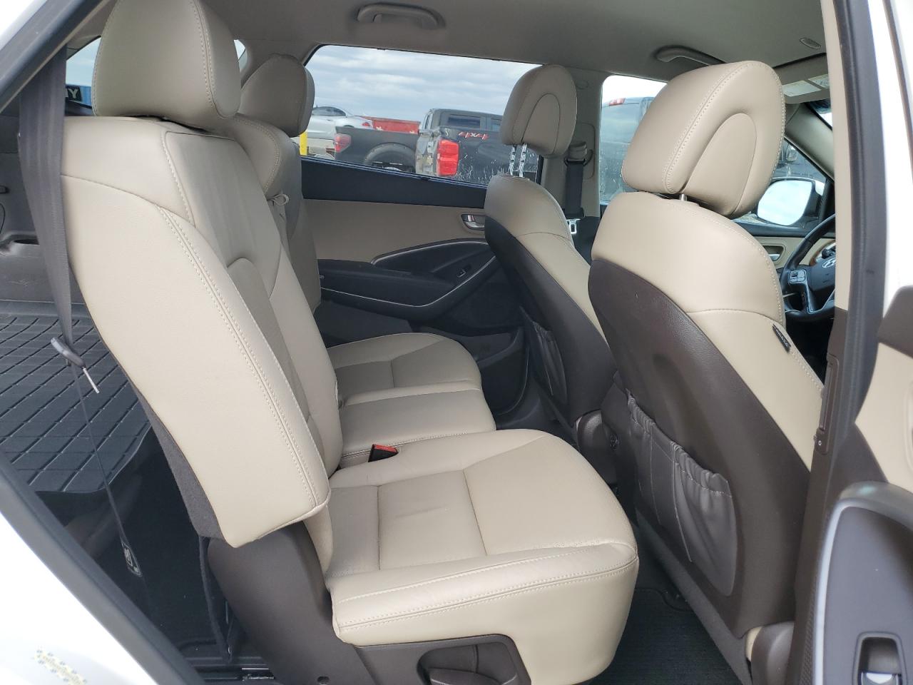 2014 Hyundai Santa Fe - Image 11