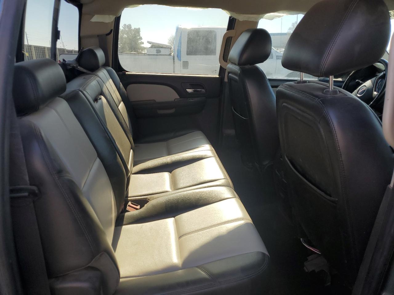 2011 GMC Sierra - Image 11