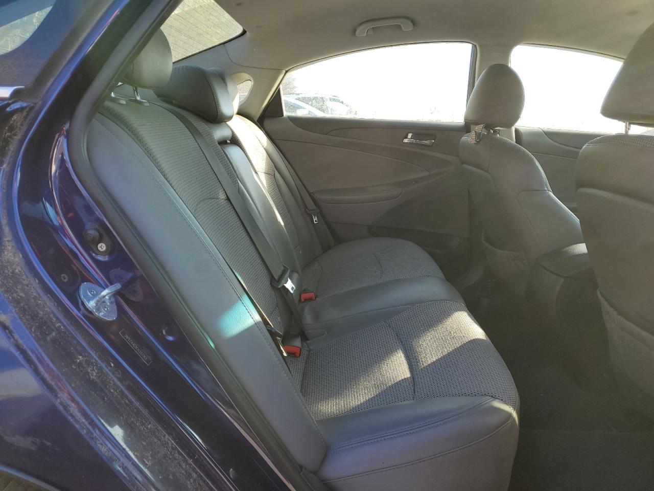 2012 Hyundai Sonata - Image 10
