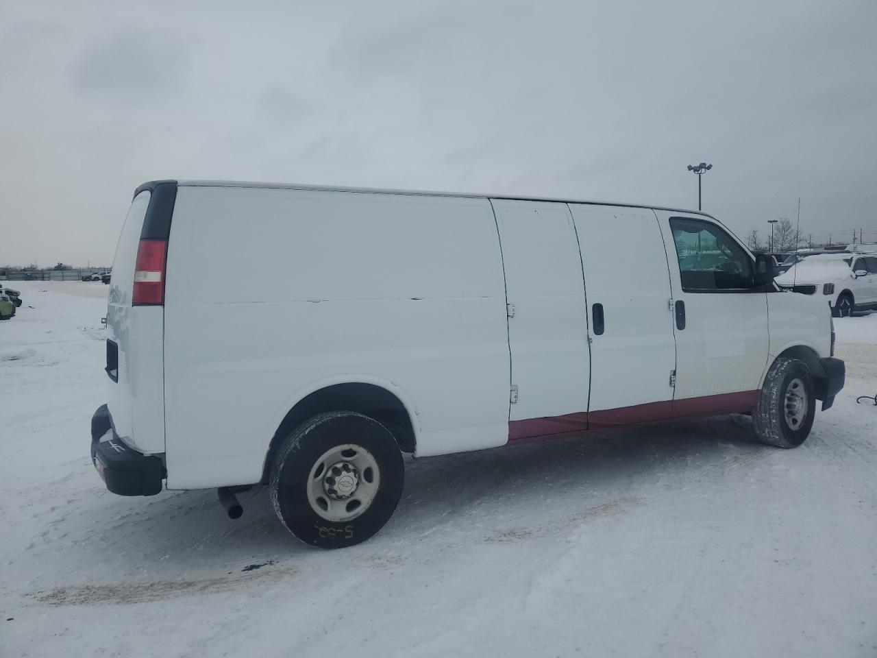 VIN 1GCWGBFG4J1191407 2018 CHEVROLET EXPRESS no.3