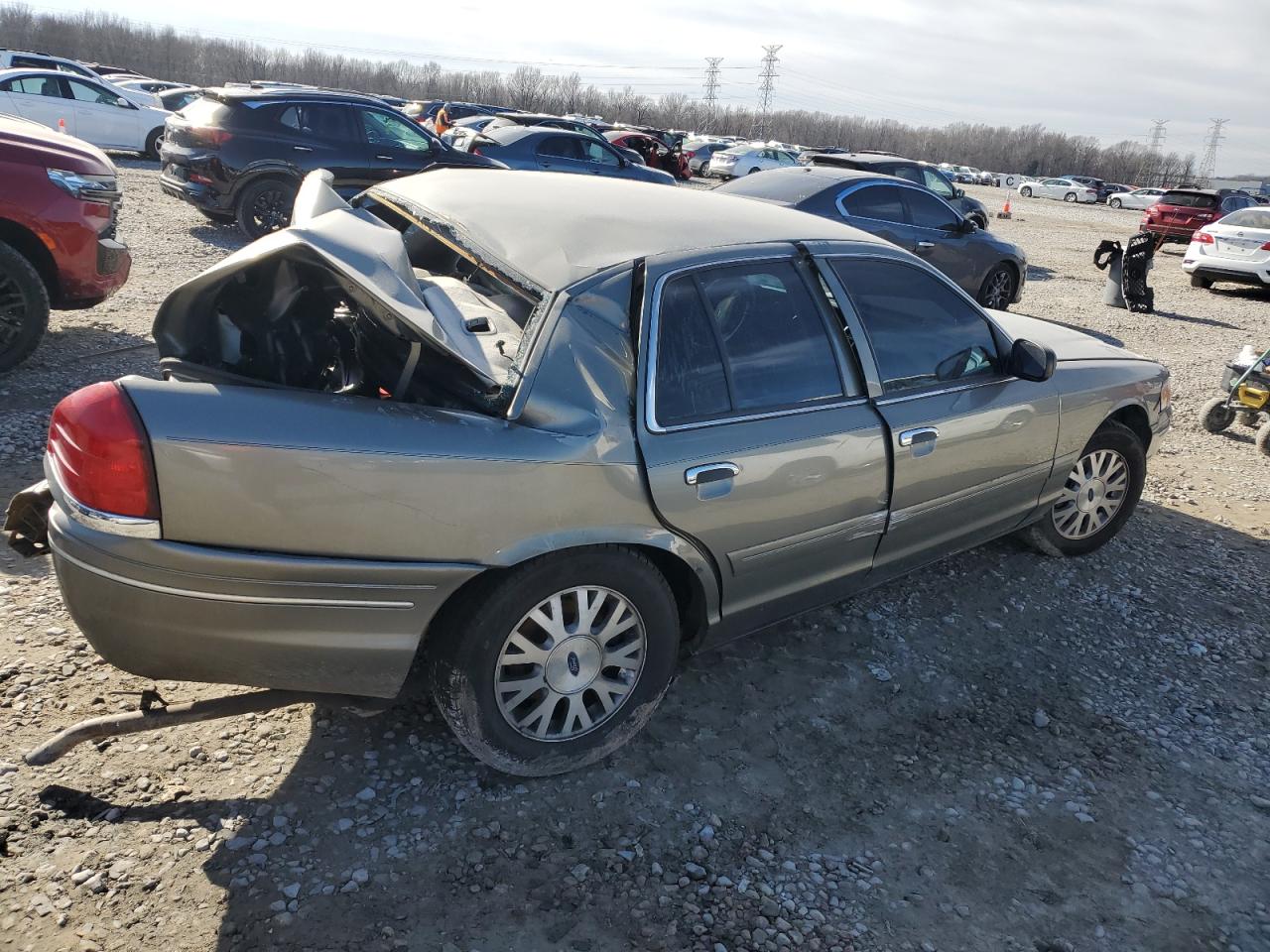 2004 Ford Crown Victoria - Image 3