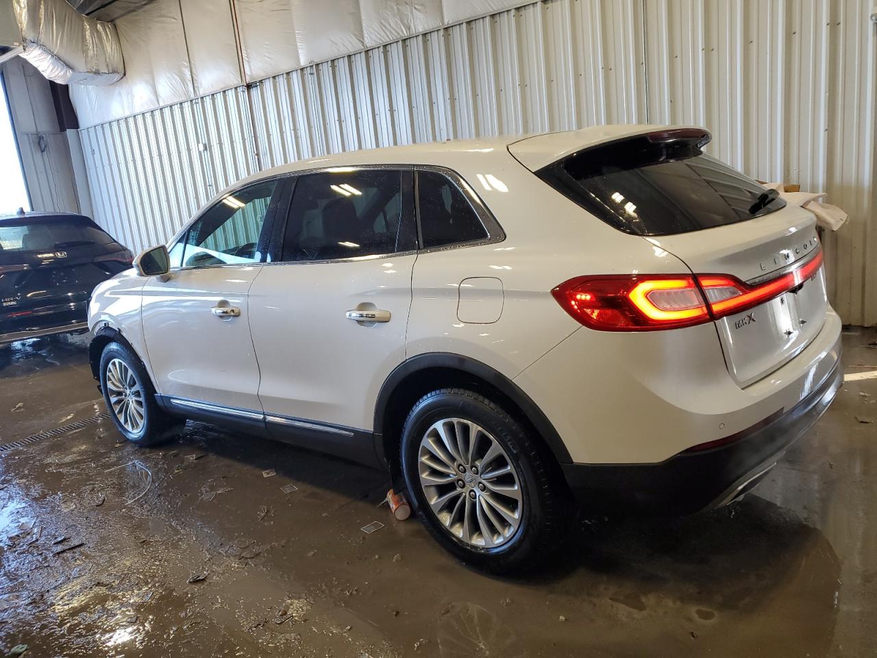 2016 Lincoln MKX - Image 2