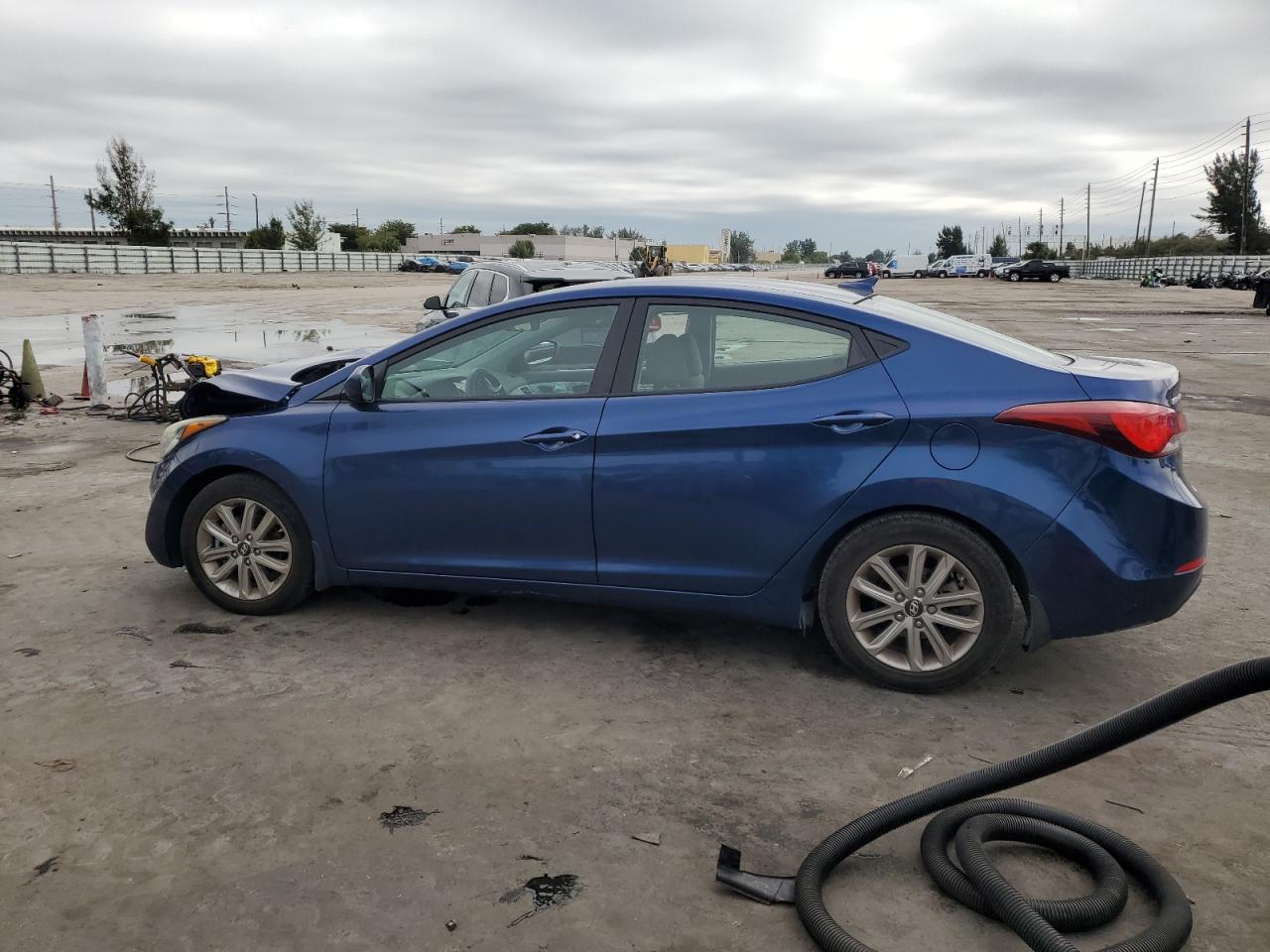 2016 Hyundai Elantra - Image 2