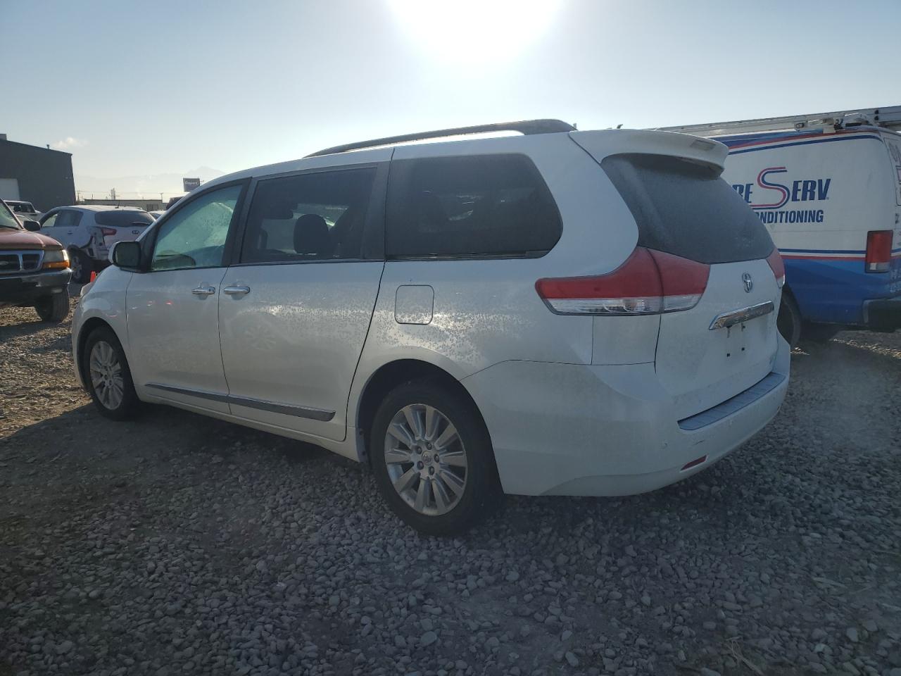 2012 Toyota Sienna - Image 2
