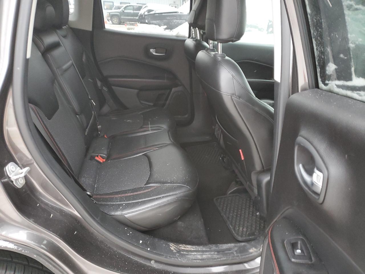 2018 Jeep Compass - Image 11