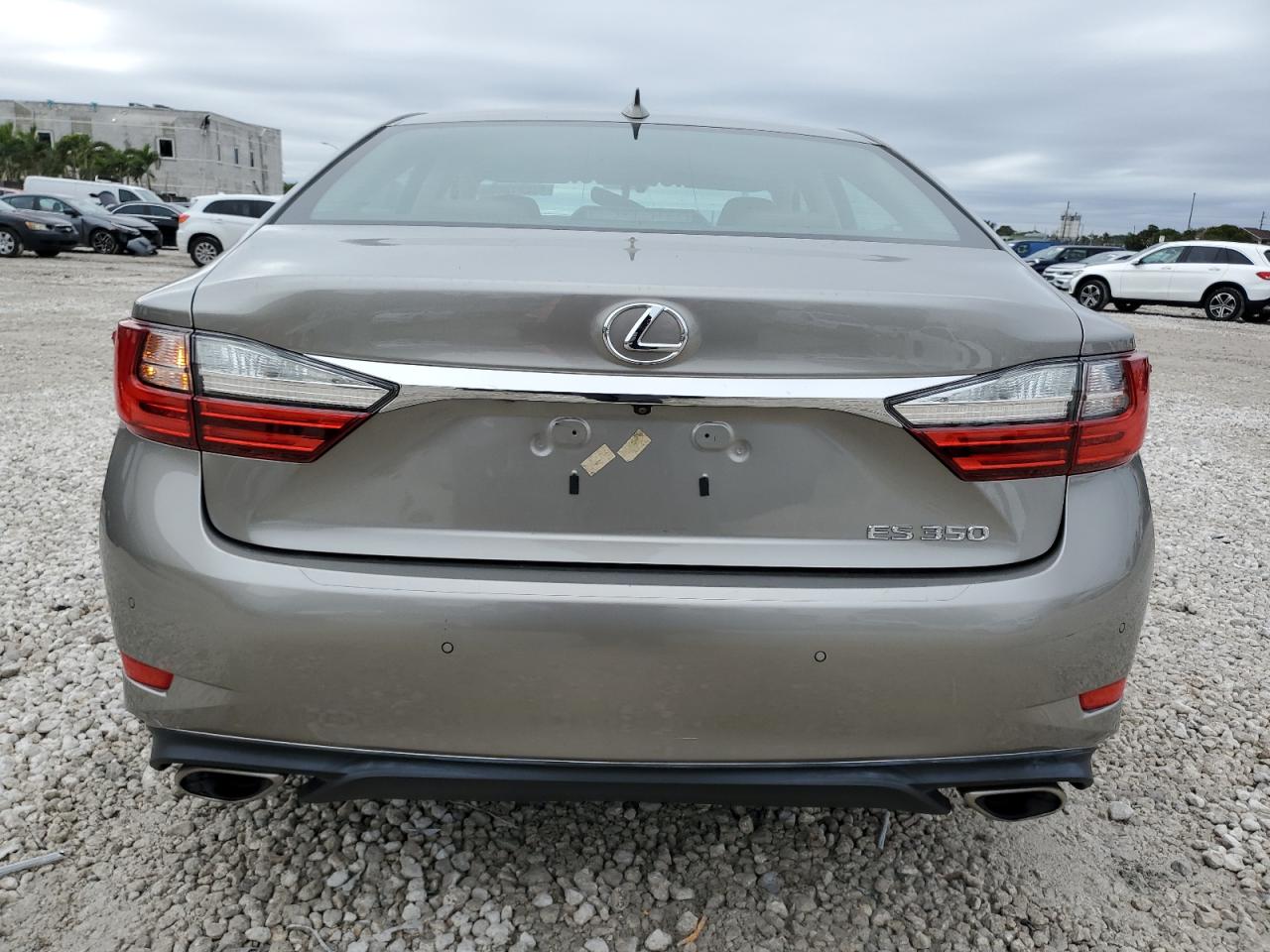 2016 Lexus ES - Image 6