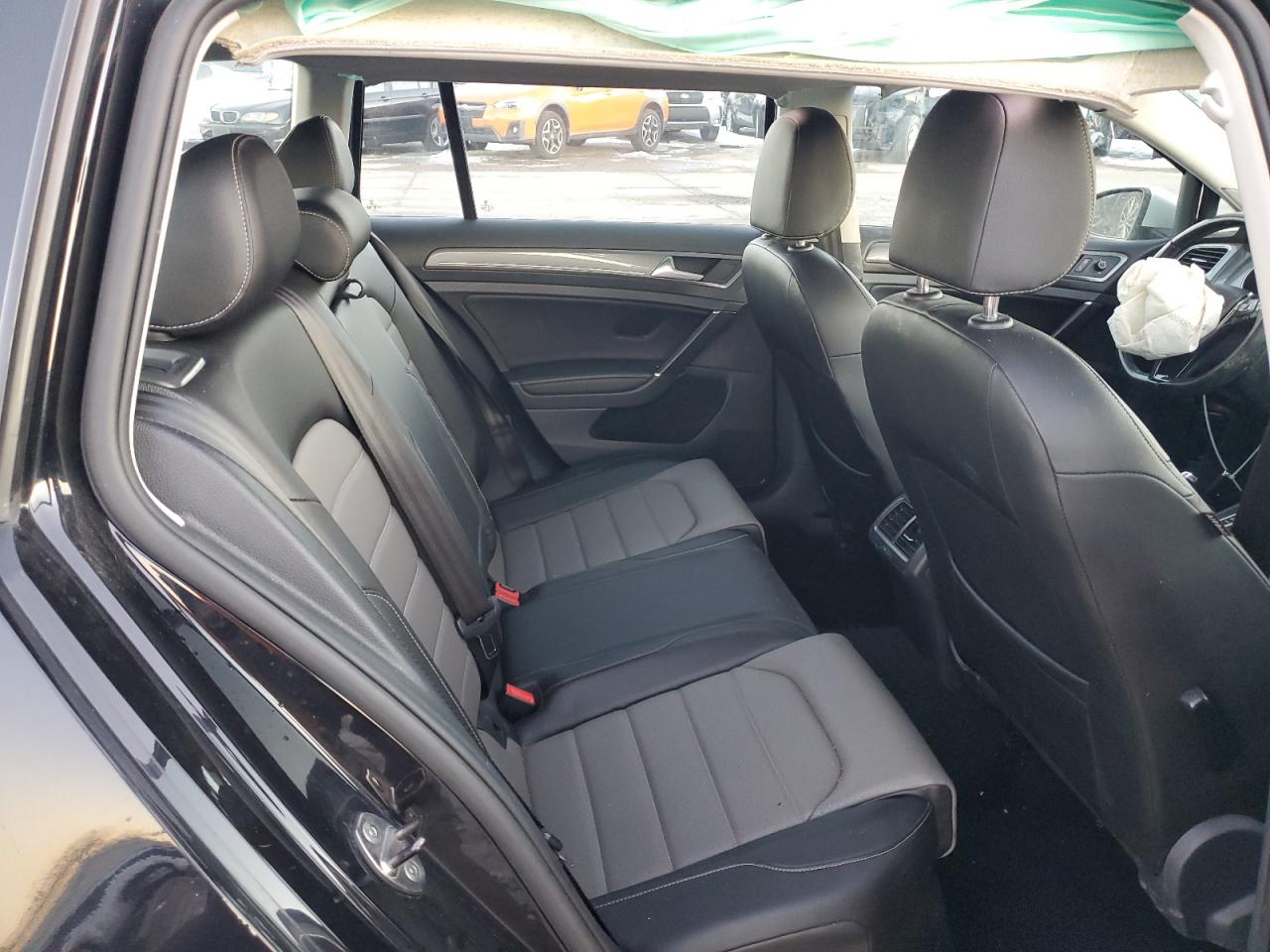 2017 Volkswagen Golf - Image 10