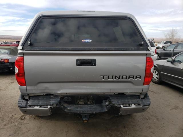 Pickups TOYOTA TUNDRA 2016 Srebrny