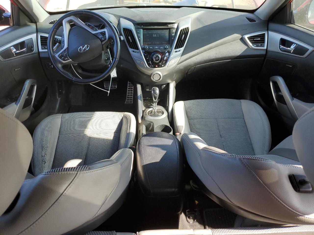 2013 Hyundai Veloster - Image 8