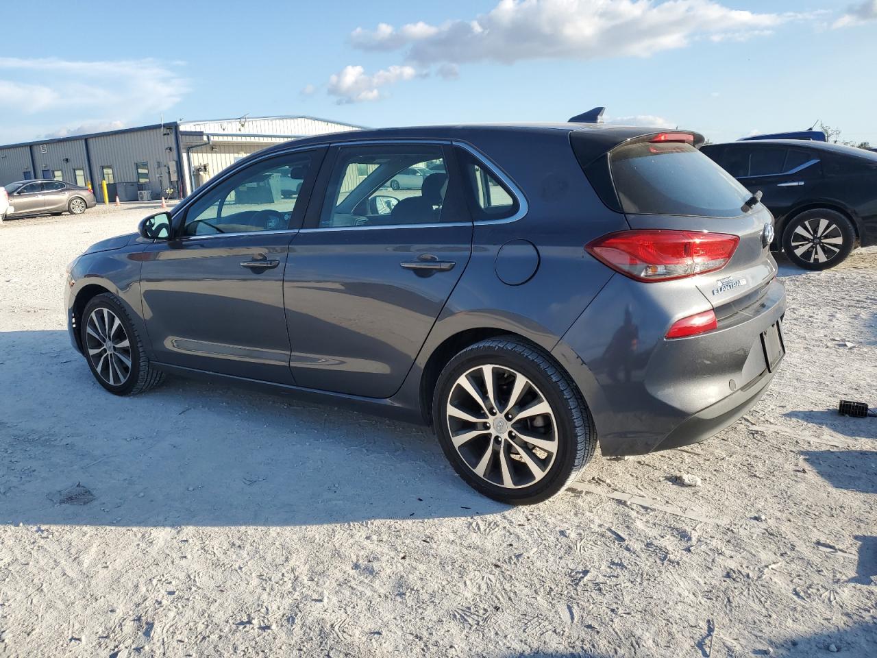 2018 Hyundai Elantra - Image 2
