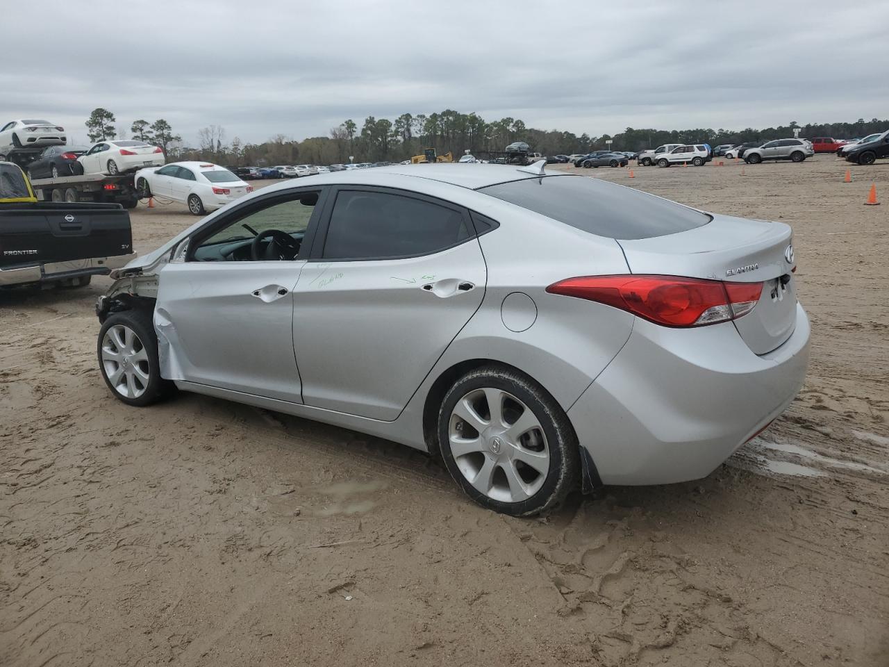 2013 Hyundai Elantra - Image 2