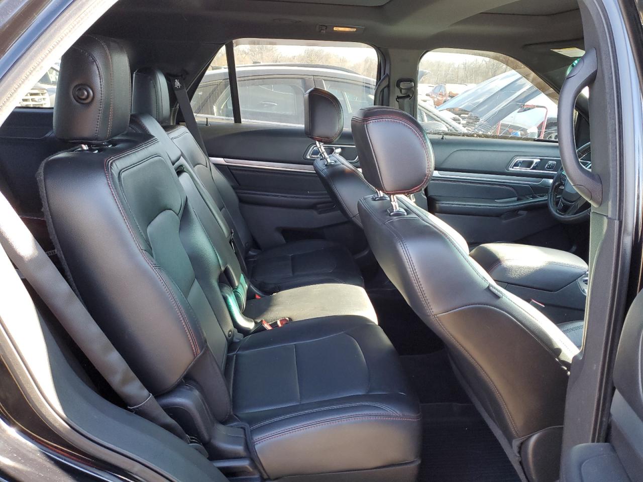 2017 Ford Explorer - Image 11