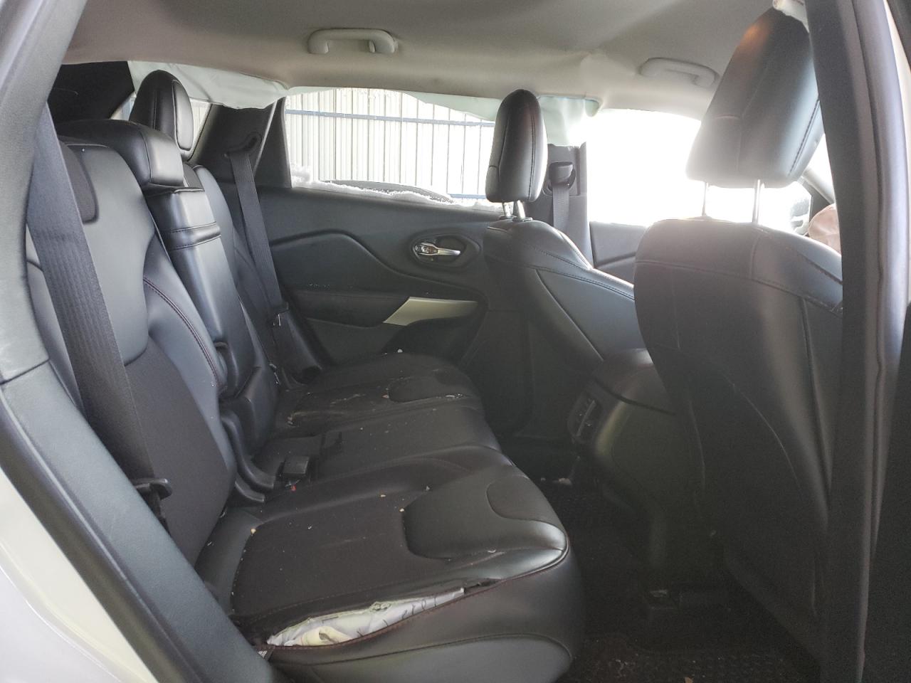 2017 Jeep Cherokee - Image 11