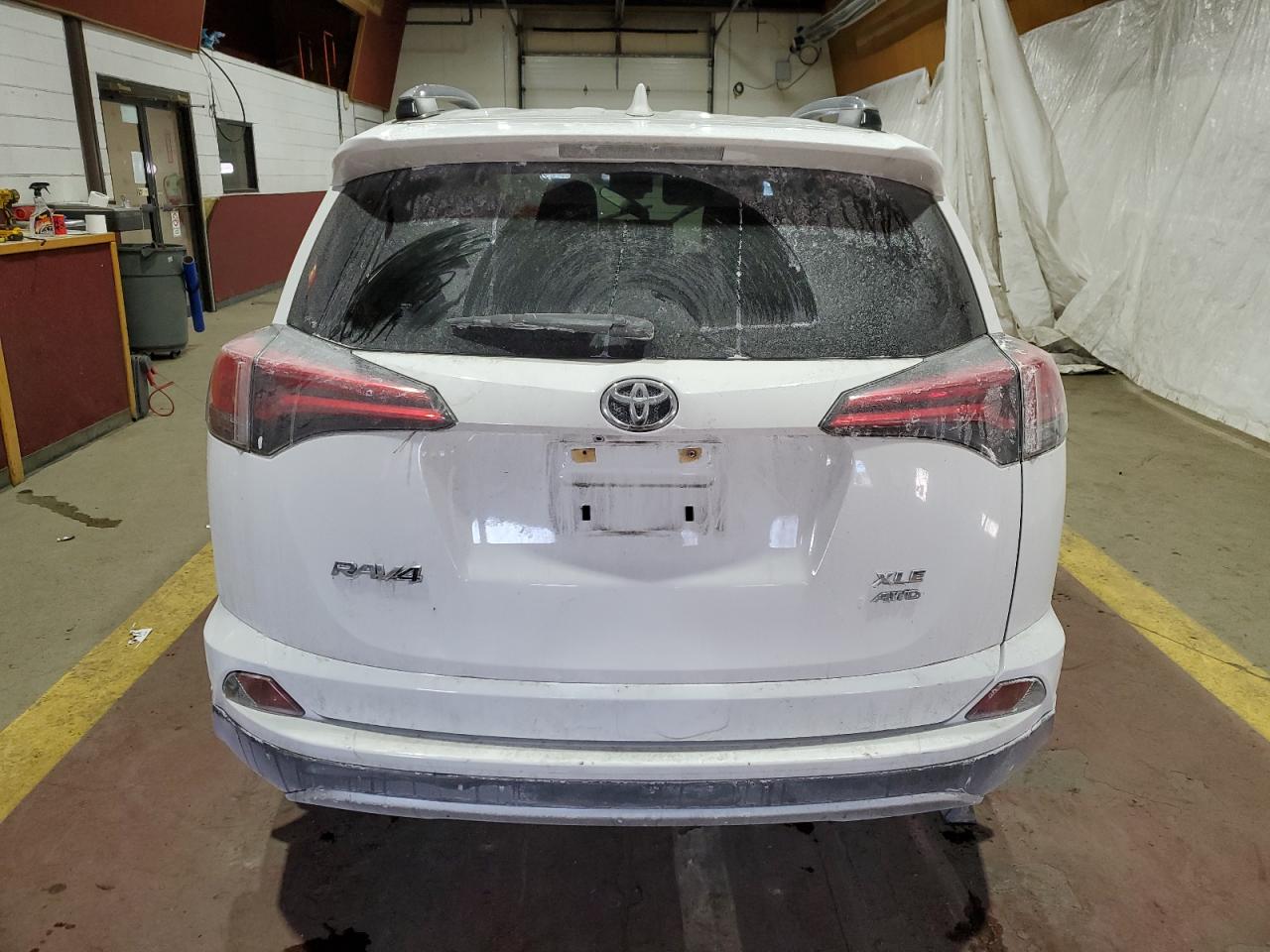 2018 Toyota RAV 4 - Image 6