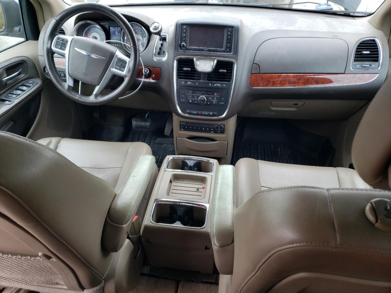 2012 Chrysler Town & Country - Image 8