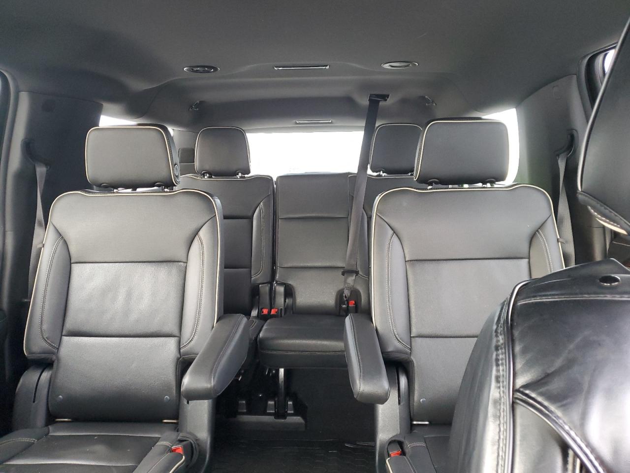 2022 Chevrolet Suburban - Image 10