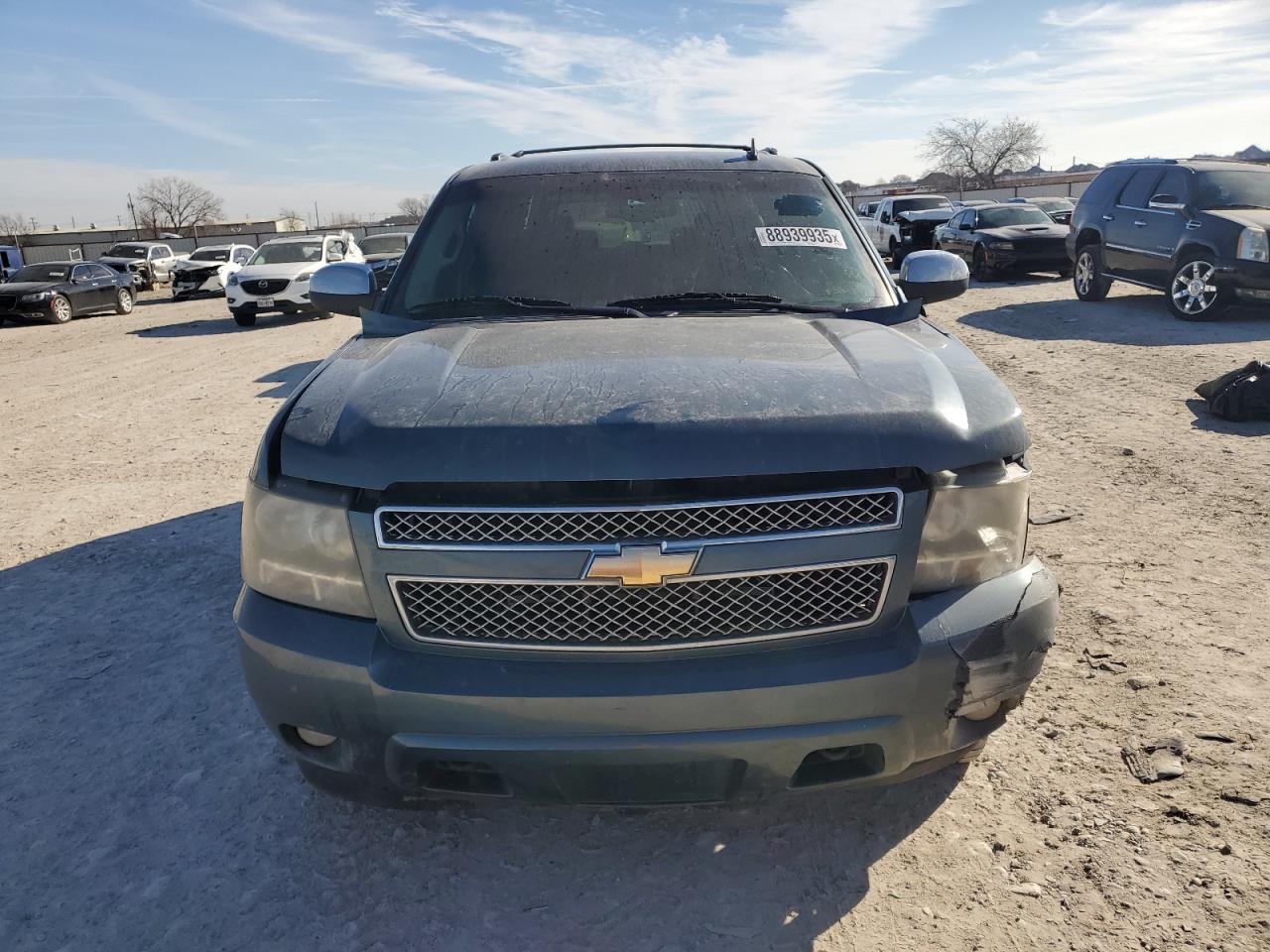 2010 Chevrolet Suburban - Image 5