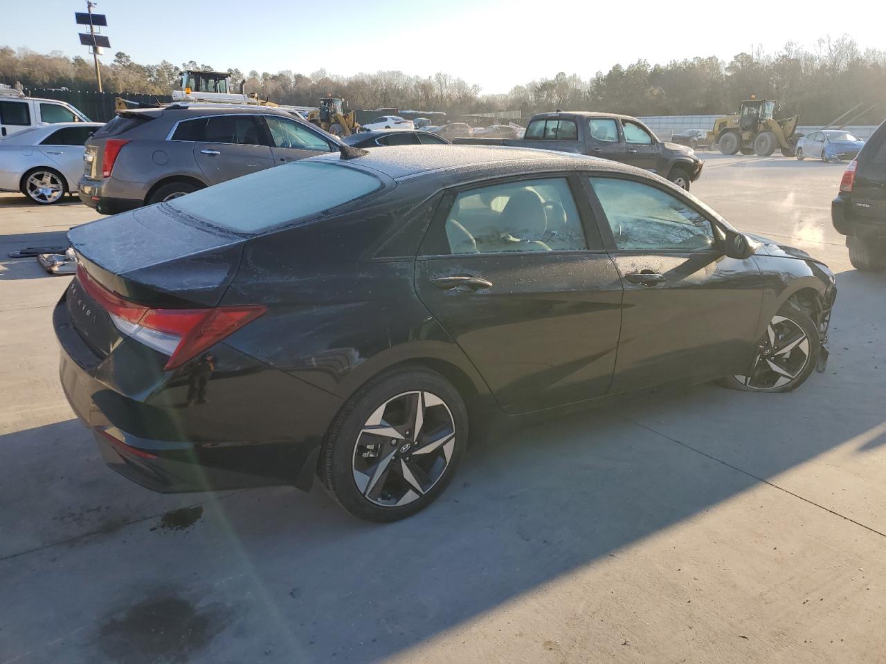 2023 Hyundai Elantra - Image 3
