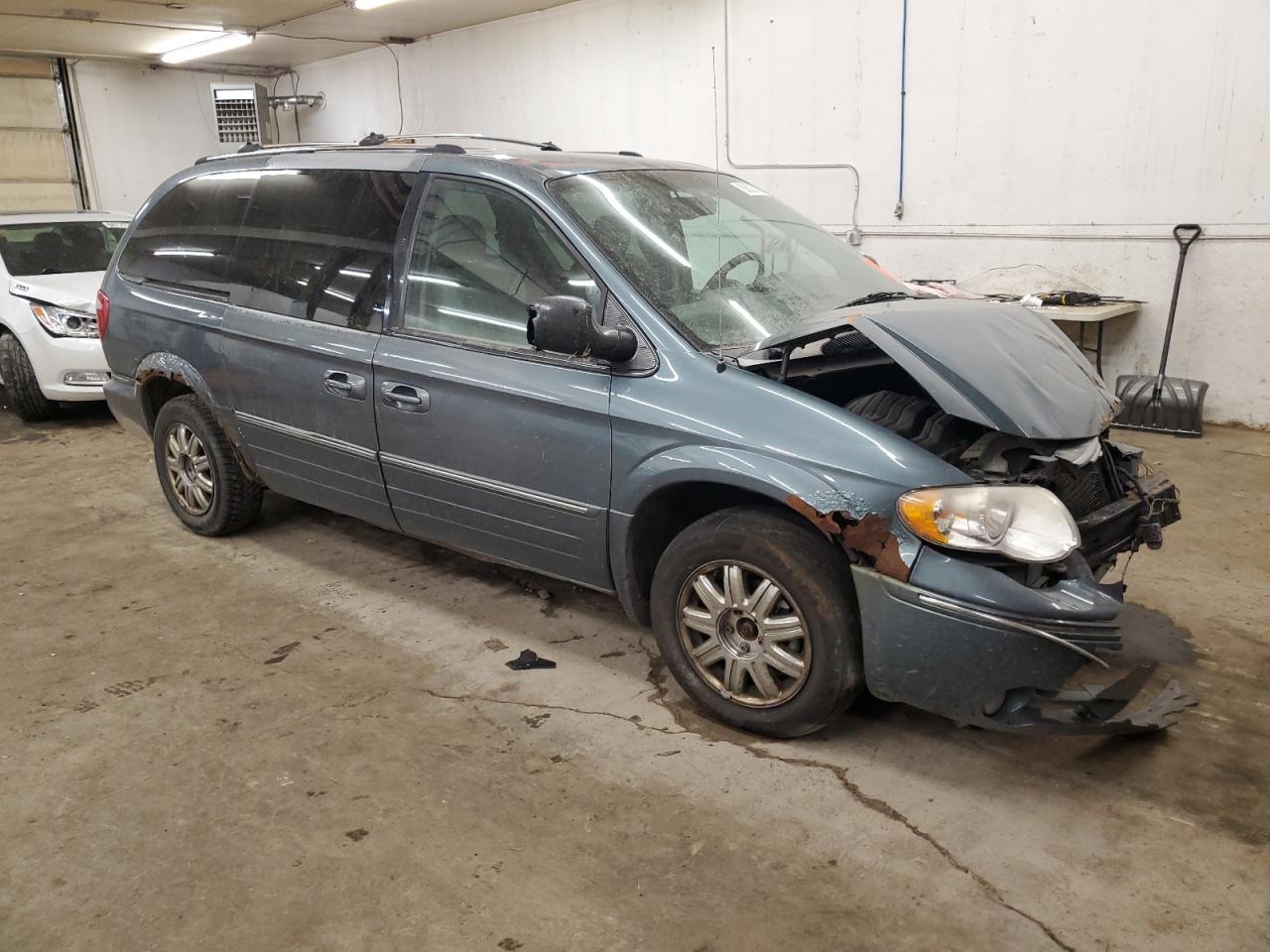 2006 Chrysler Town & Country - Image 4