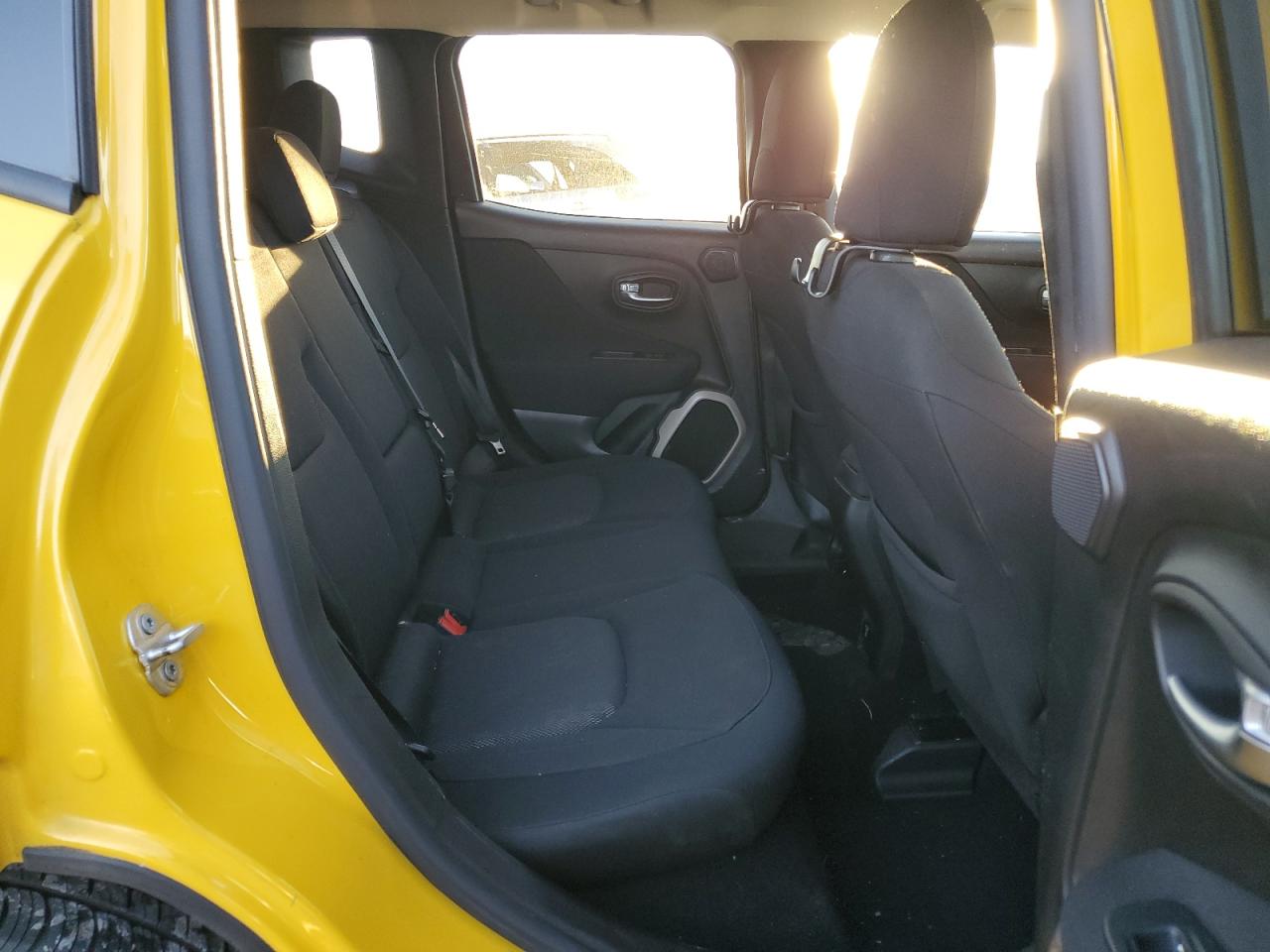 2015 Jeep Renegade - Image 11