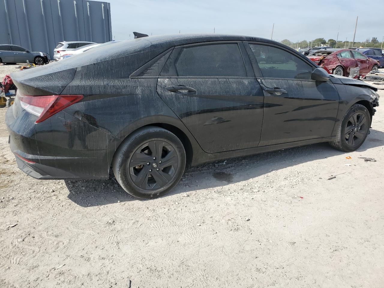 2023 Hyundai Elantra - Image 3