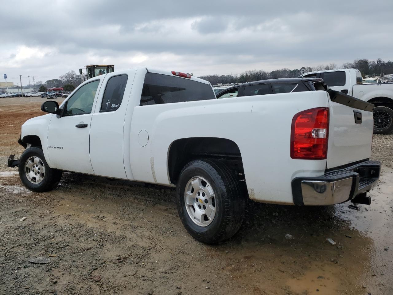 2009 Chevrolet Silverado - Image 2