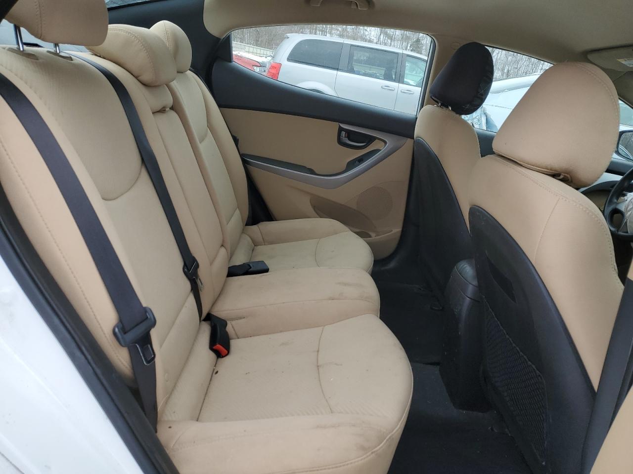 2013 Hyundai Elantra - Image 10