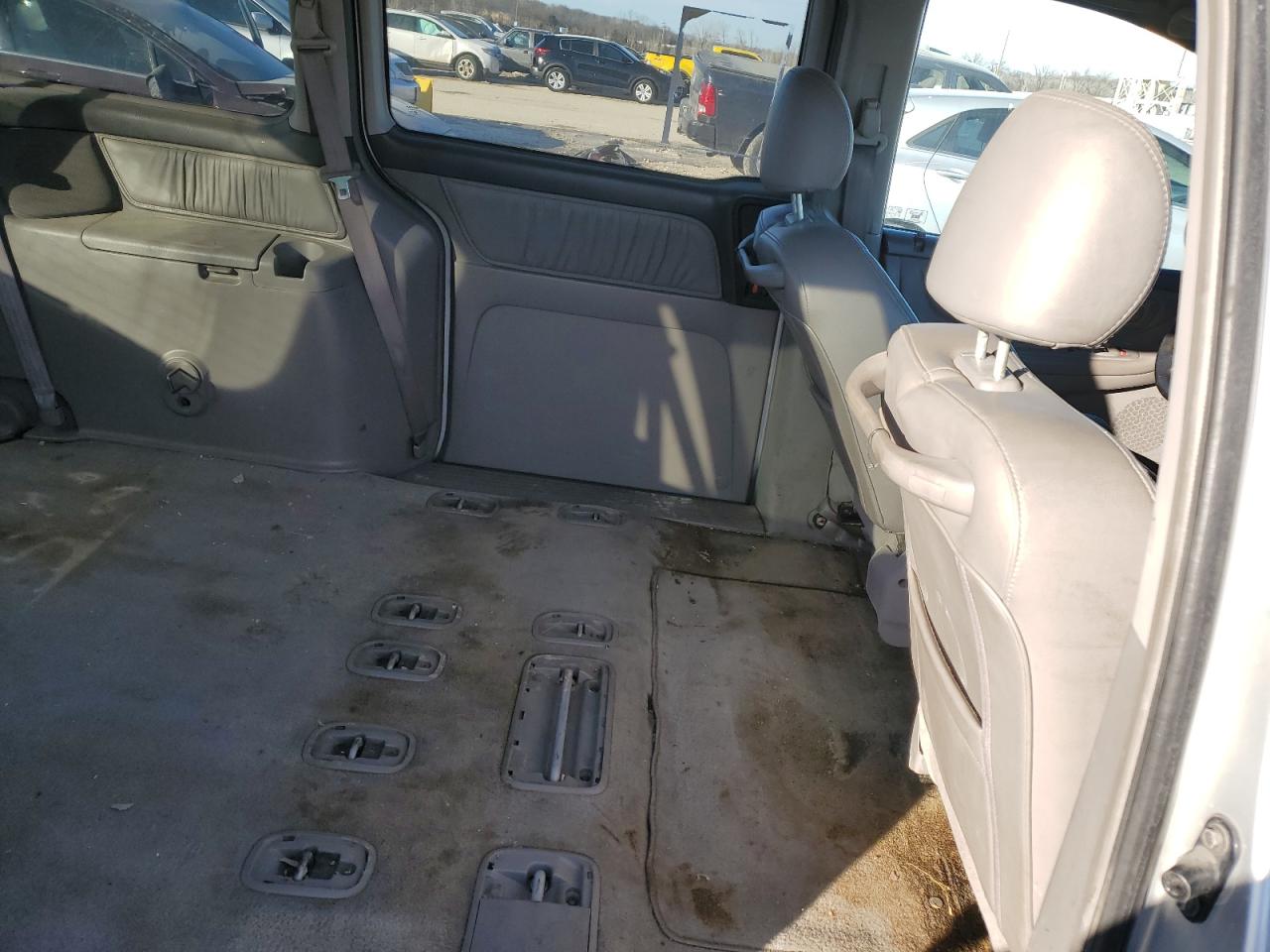 2004 Honda Odyssey - Image 11