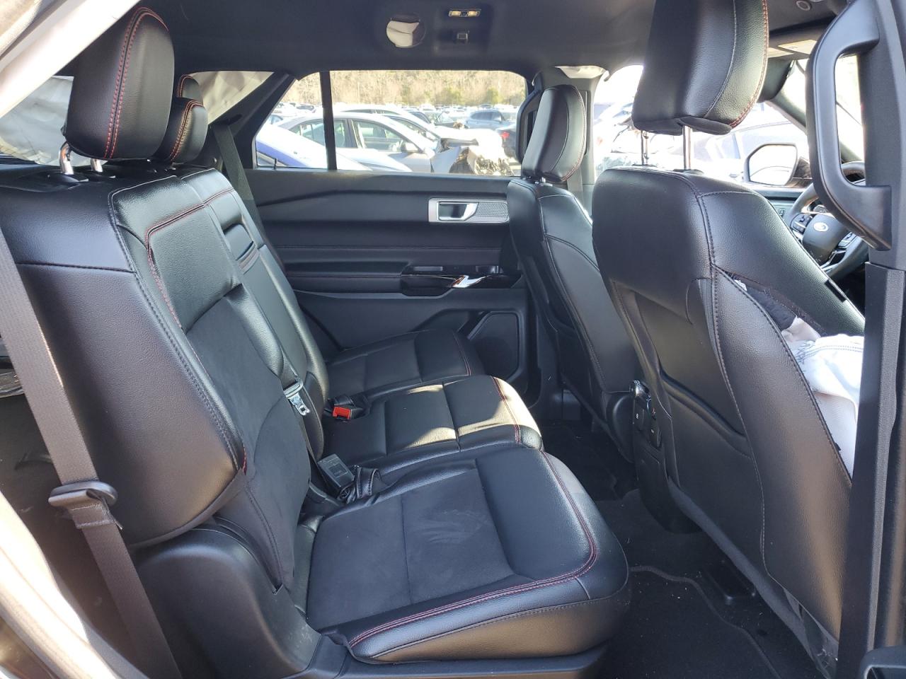 2022 Ford Explorer - Image 11