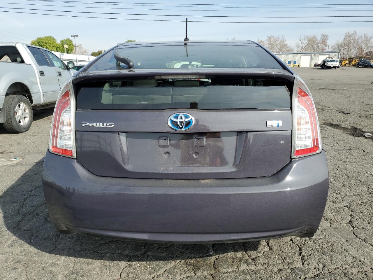 2013 Toyota Prius - Image 6