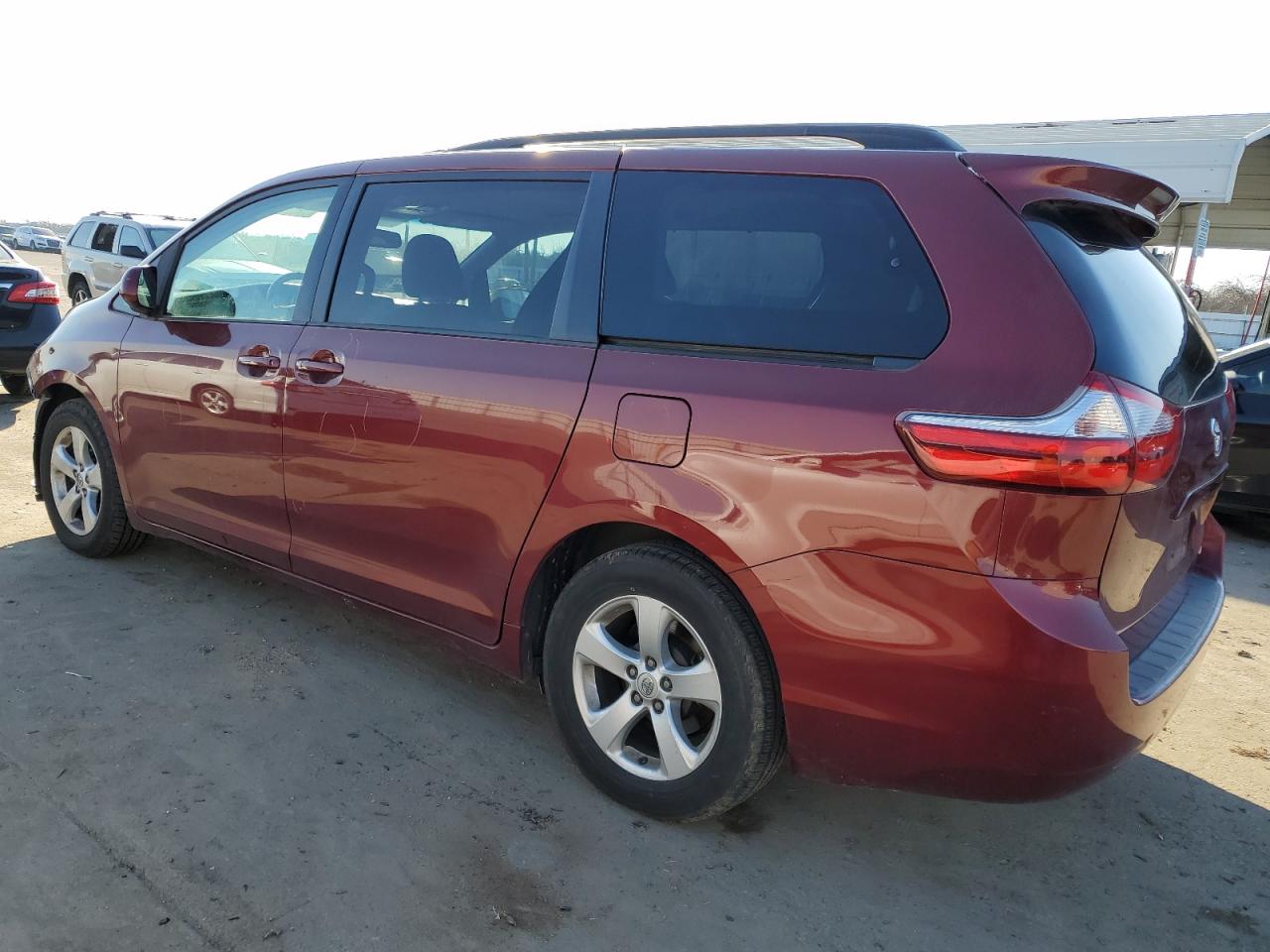 2017 Toyota Sienna - Image 2