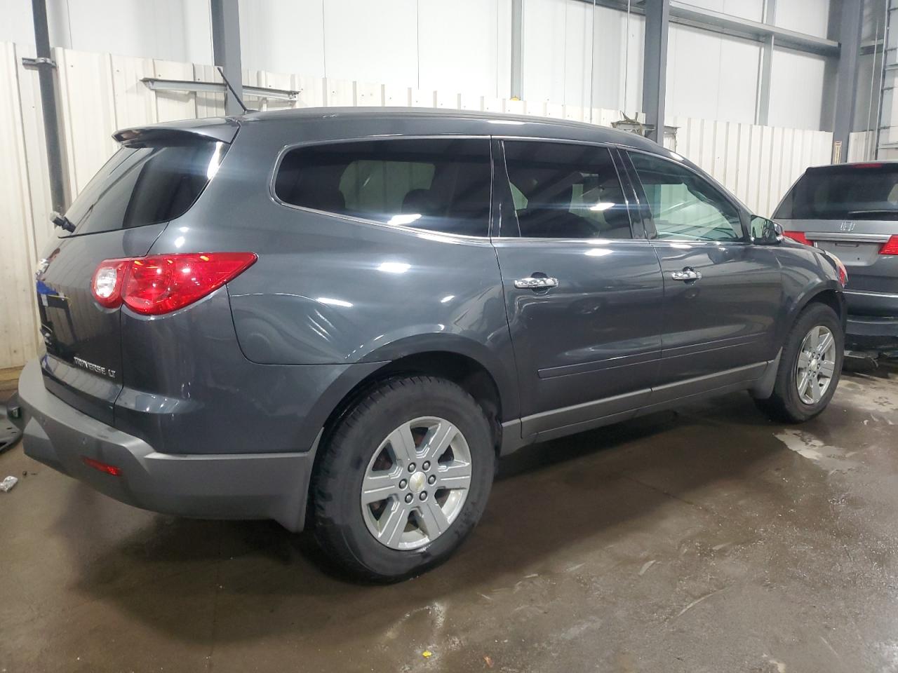 2010 Chevrolet Traverse - Image 3